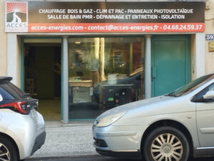 Cette Photo Montre La Réalisation Et La Pose D'Un Panneau Enseigne Carcassonne Dans L'Aude